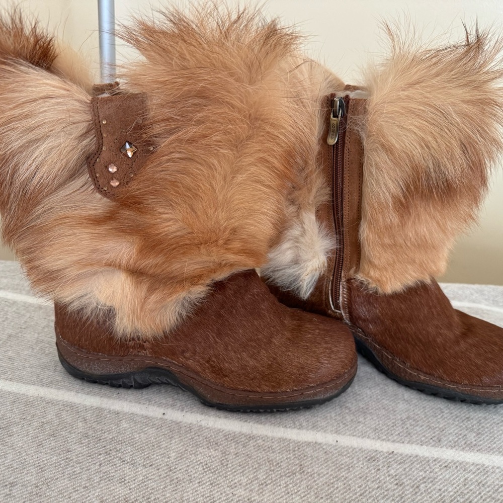 Very warm winter boots from Europe. Real fur. Size 36